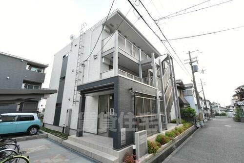 大阪府堺市西区鳳中町１０丁 3階建