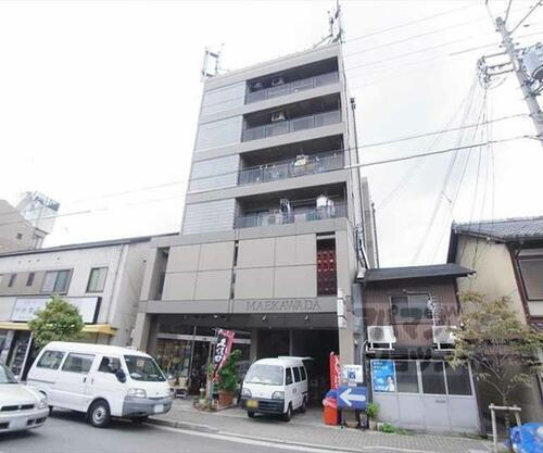 京都府京都市左京区二条通川端東入難波町 6階建