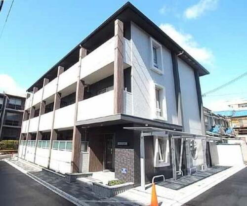 京都府京都市北区鷹峯木ノ畑町 3階建