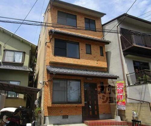 紫野北舟岡町２７貸家 3階建