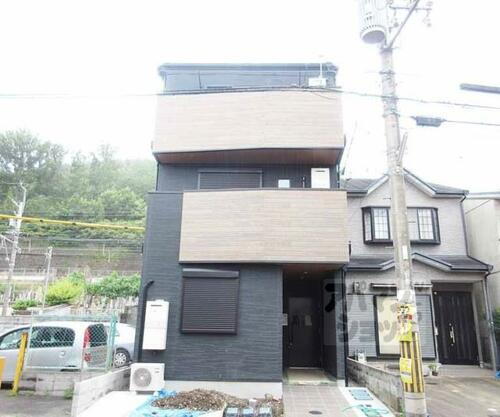 京都府京都市山科区上野寺井町 3階建 築3年11ヶ月