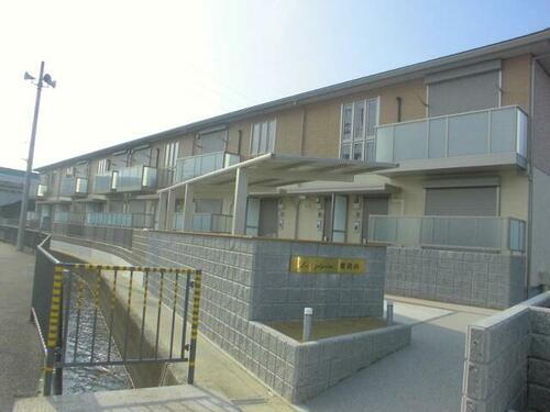 ラ　グリシーヌ姫路南 2階建