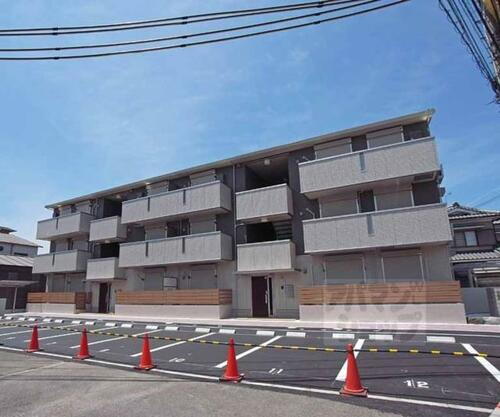 京都府京都市伏見区深草泓ノ壺町 3階建