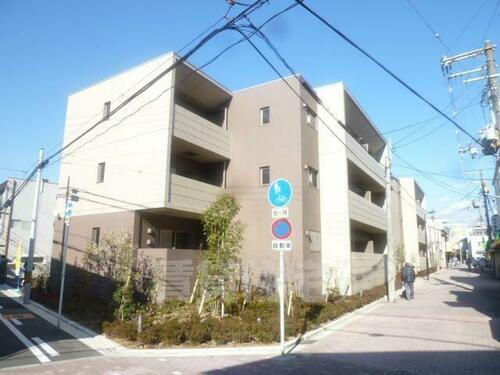 大阪府堺市堺区香ヶ丘町１丁 3階建