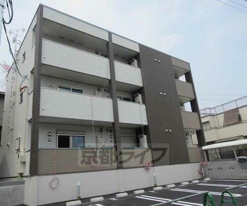 京都府京田辺市三山木南山 3階建
