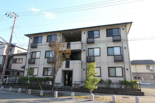 ディアコート札場 3階建