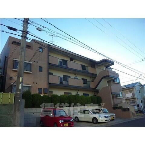 シャンポール葵 3階建