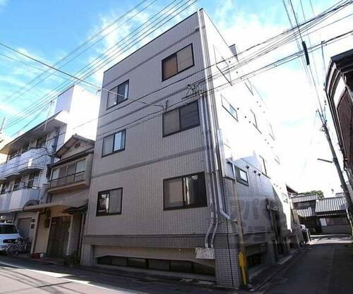 京都府京都市東山区大和大路通五条上る東入池殿町 4階建