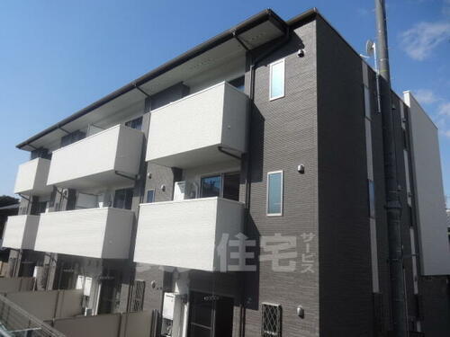 大阪府豊中市上新田２丁目 3階建