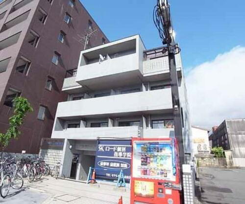 京都府京都市伏見区深草西浦町８丁目 4階建