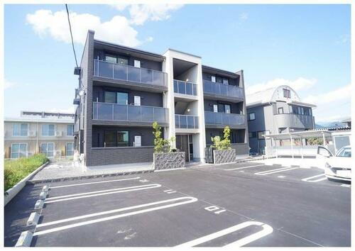 シャーメゾン　プランドール 3階建