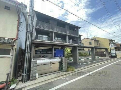 エクセレント二条城北 3階建