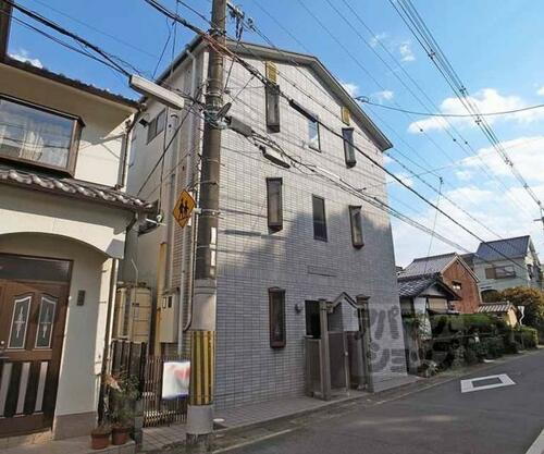 ヴィラージュサントレ 3階建