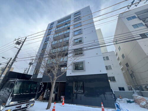 北海道札幌市中央区南一条西１８丁目 8階建 
