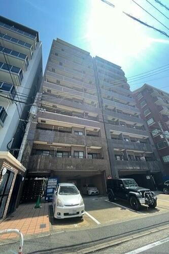 ラフィネス薬院ウエストタワー 11階建