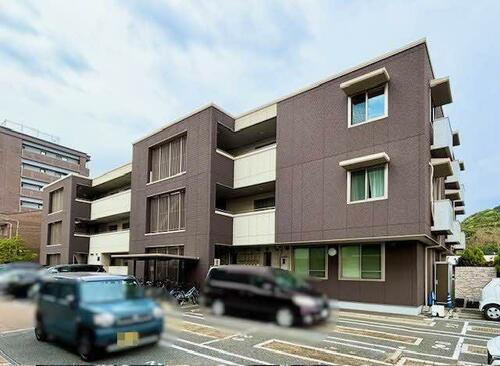 グランマストアベニュー　Ａ棟 3階建