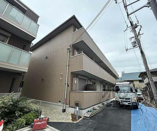 京都府京都市右京区西京極町ノ坪町 3階建 築1年未満