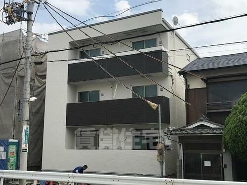 兵庫県尼崎市北竹谷町３丁目 3階建