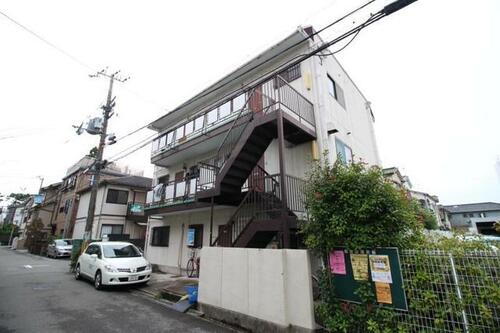 大阪府豊中市服部南町４丁目 3階建