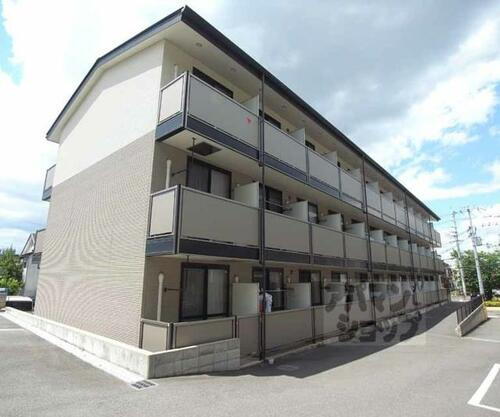 京都府京都市伏見区石田大山町 3階建