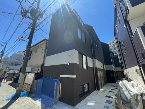 アピチェ池上 地上3階地下1階建
