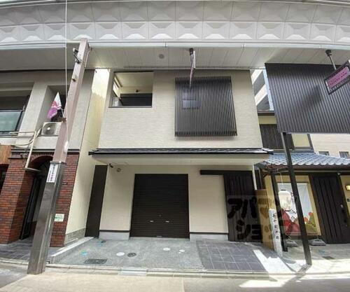 京都府京都市中京区三条通猪熊西入御供町 築5年11ヶ月 2階建