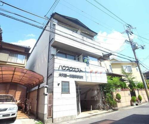 京都府京都市西京区御陵北山下町 3階建