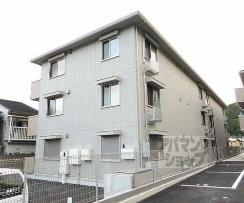 京都府京都市山科区西野山百々町 3階建 築3年11ヶ月