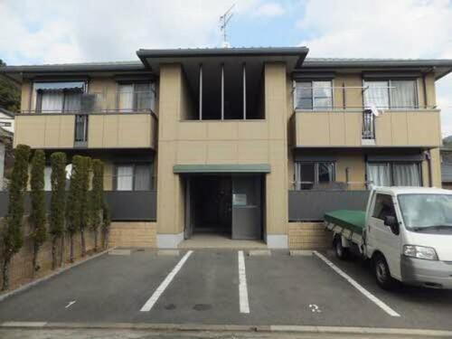 バリュージュ井原　Ｃ棟 2階建