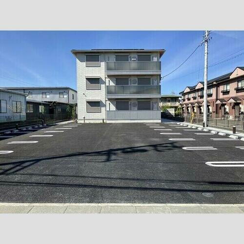 ディーシャンブル日永西 3階建