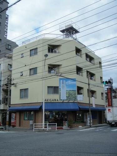 広島県広島市西区三篠町３丁目 4階建