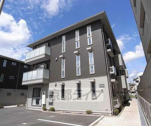 京都府京都市西京区桂北滝川町 3階建