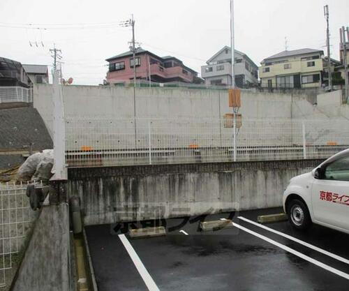 京都府八幡市橋本東浄土ケ原 3階建
