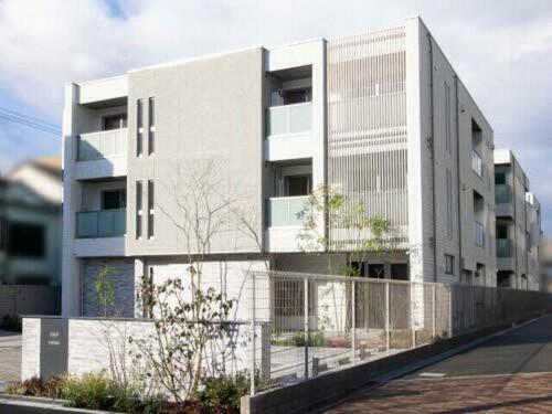 クロワーゼ新大阪 3階建