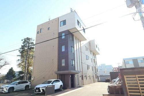 フジ　パークサイド山鼻 5階建