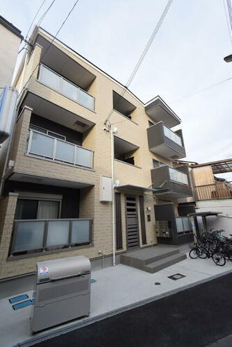 アベリア清水 3階建