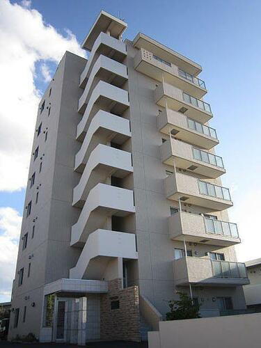 セーヌ　ラヴィ 8階建
