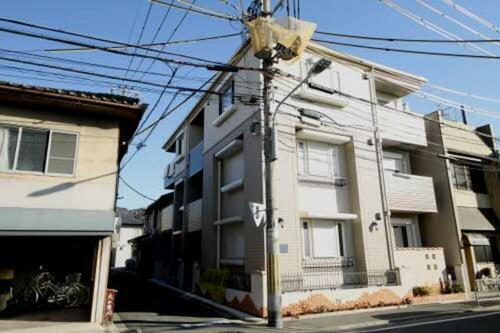 シャーメゾン　伏見稲荷 3階建