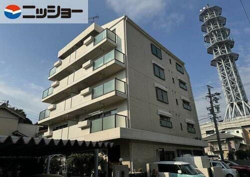 ラ・パンプルムース 5階建
