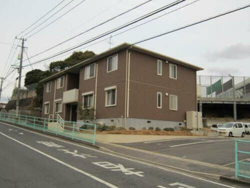 シャーメゾン的場 2階建