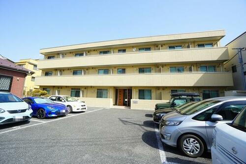 Ｃｈａｍｐｓ　ｄｅ　ｂｌｅ 3階建