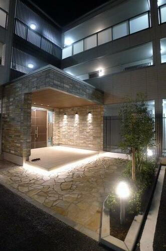Ｆｌｏｒａ 3階建