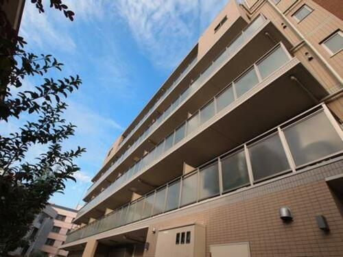 ファミーユ 地上6階地下1階建