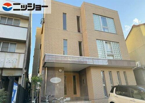 ラポール・自由ヶ丘 3階建