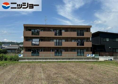 グリーンヒルズ松岡 3階建