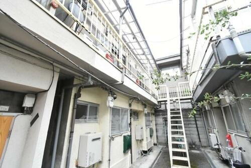 大阪府堺市西区浜寺元町１丁 2階建