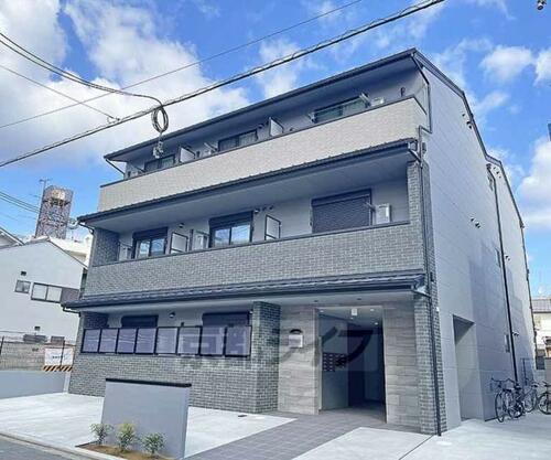 京都府京都市北区衣笠高橋町 3階建
