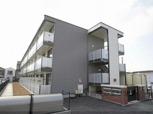 レオパレス今屋敷 3階建