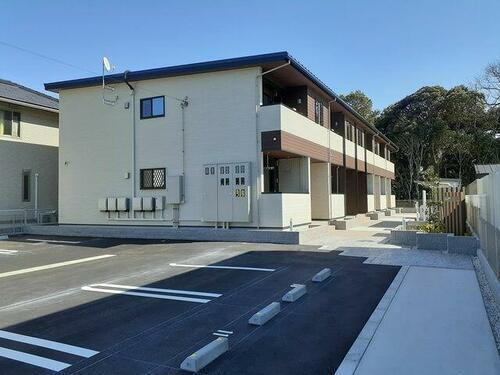 愛知県豊川市伊奈町出口 2階建