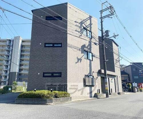 京都府京都市右京区西京極畔勝町 築19年12ヶ月 3階建